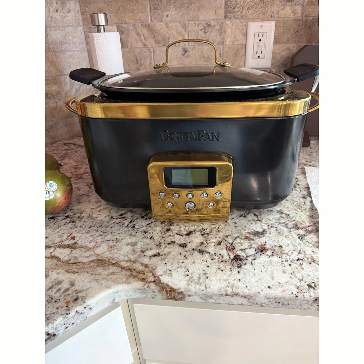 Solid slow cooker