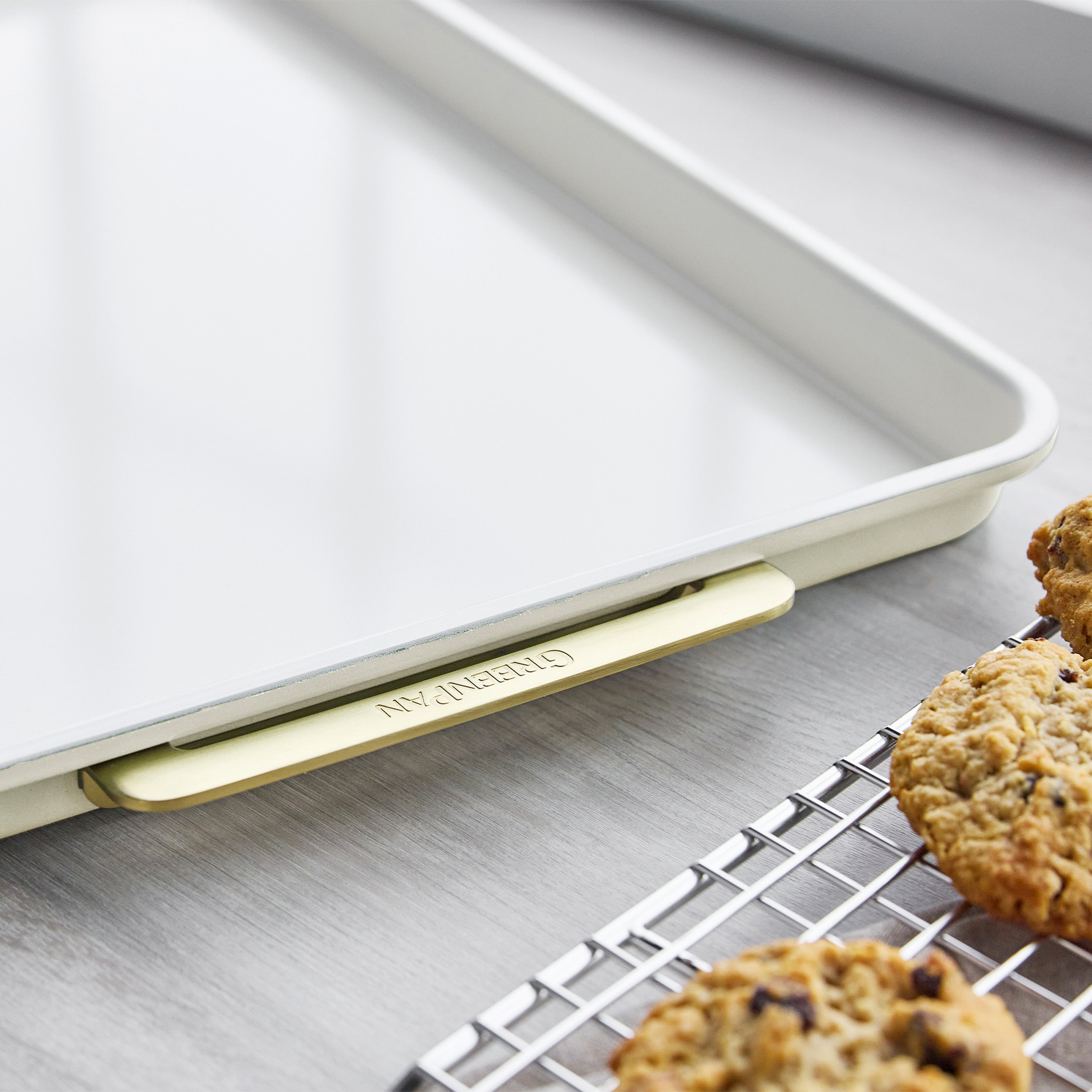 Reserve Bakeware 13" x 18" Half Sheet Pan with Cooling Rack – Cream