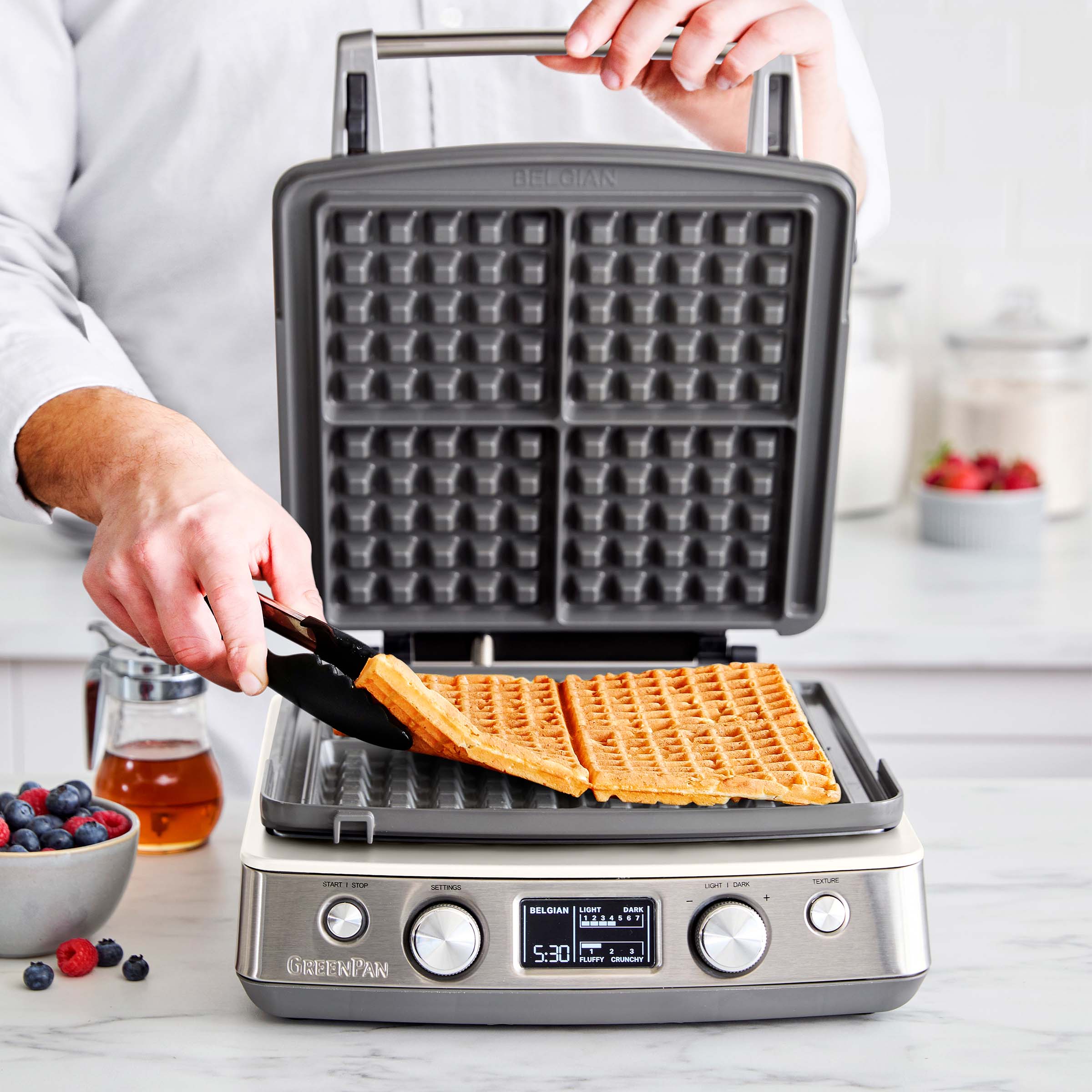 GreenPan Elite Ceramic Nonstick 4-Square Waffle Maker | Cloud Cream