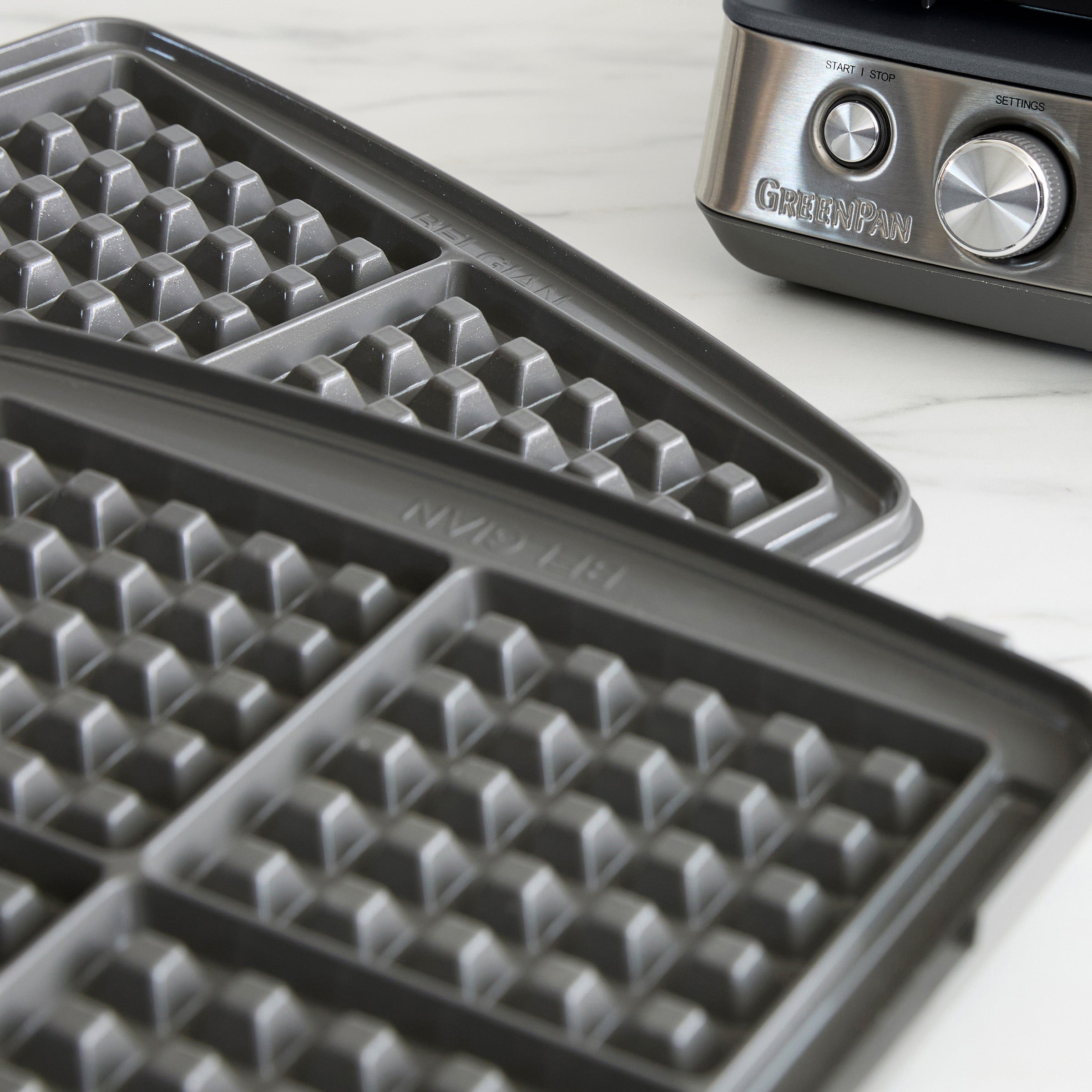Elite Ceramic Nonstick 4-Square Waffle Maker - Graphite