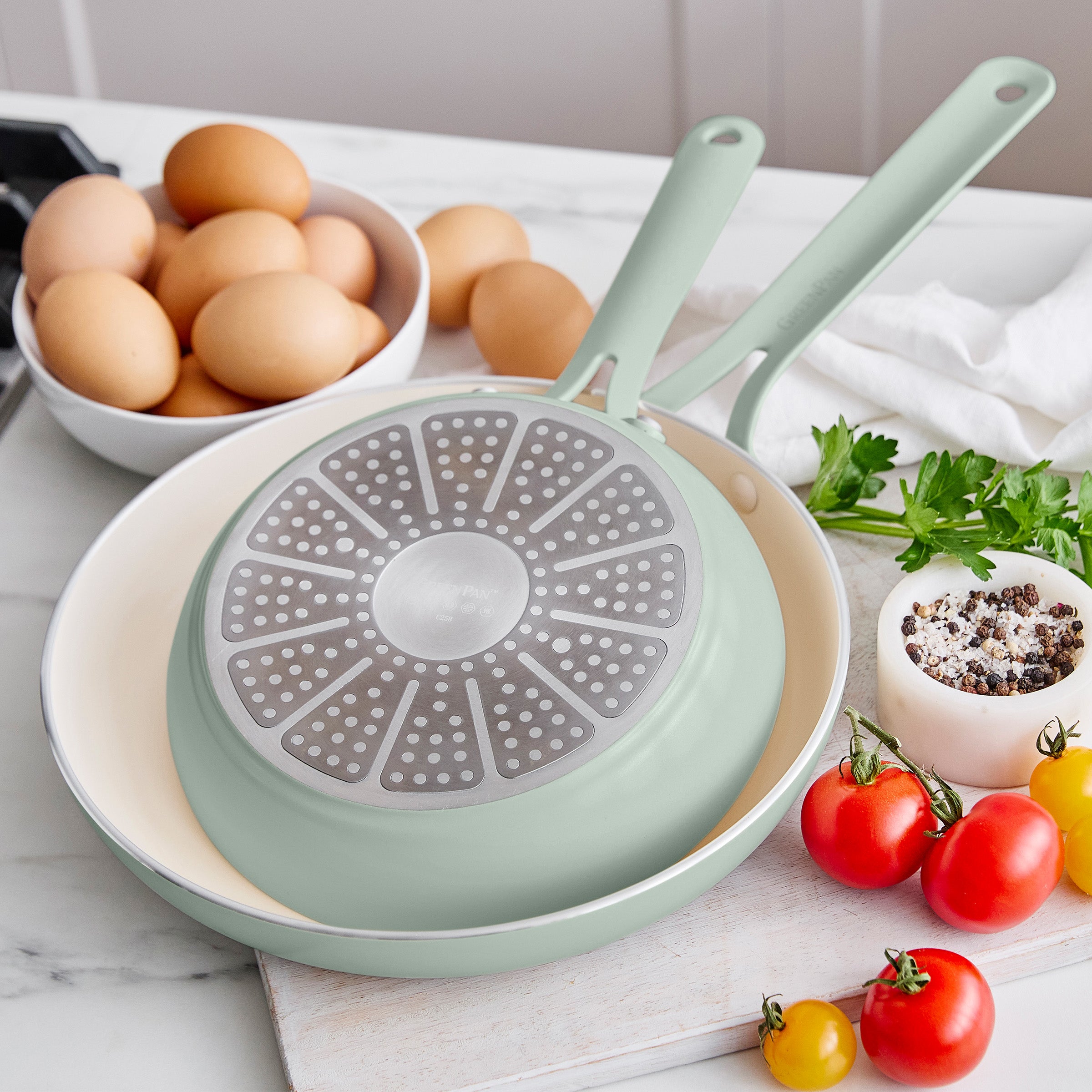 GreenPan Nova Gallery Ceramic Nonstick 8-inch and 10-inch Frypan Set | Pistachio