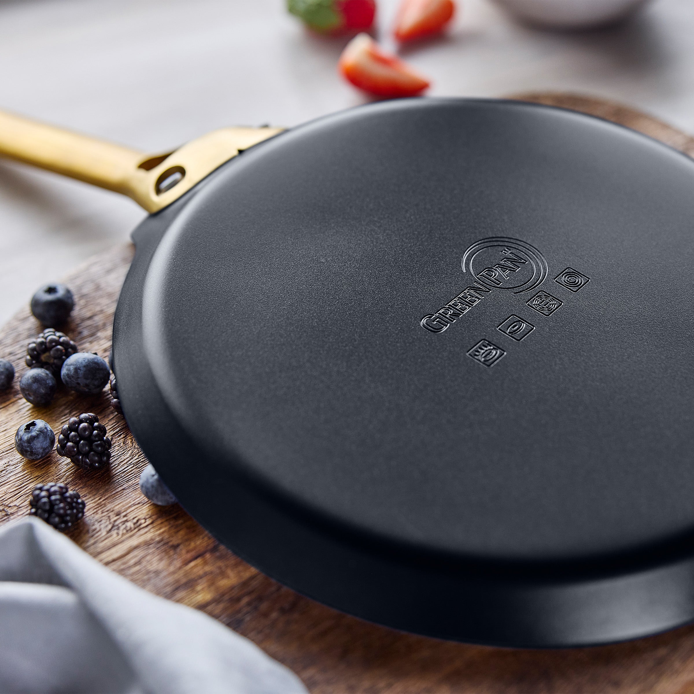 Reserve Pro Ceramic Nonstick 10 Inch Crepe Pan in Black